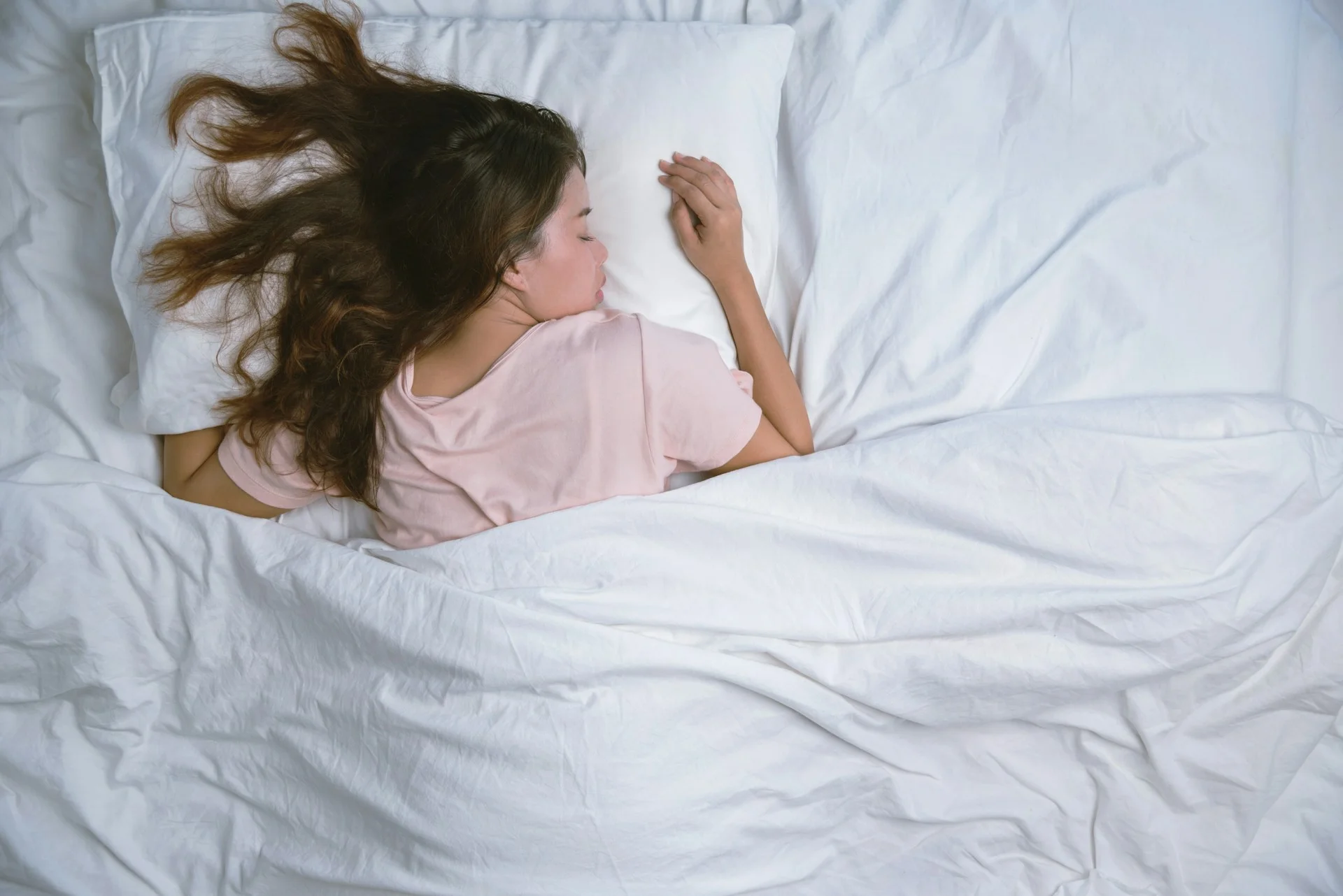 photo a woman experiencing extreme fatigue after acupuncture